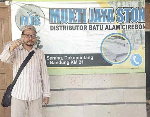 Pemilik Agen Batu Alam