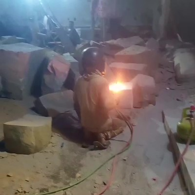 Proses Produksi Batu Andesit Bakar